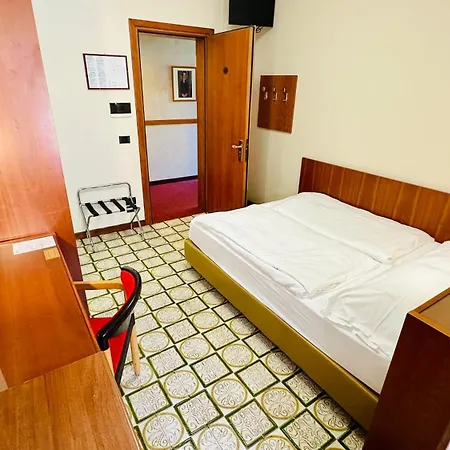 米亚公园酒店 3*